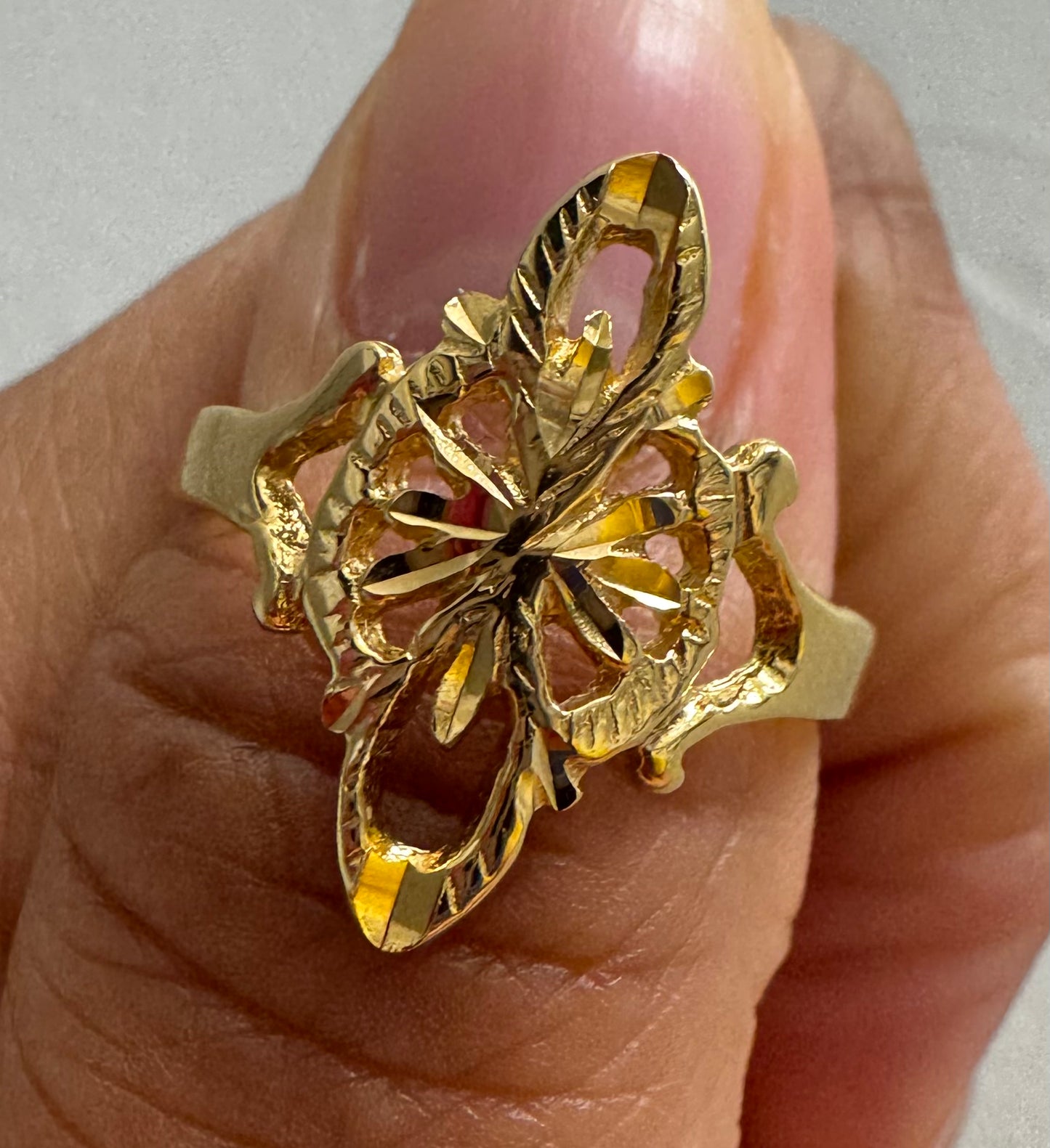 Gold vintage ring